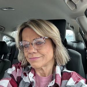 Meet your Posher, Debbie